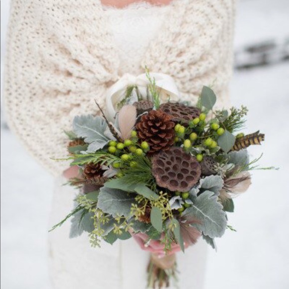 Hand made ivory wedding shawl - Picture 2 of 4